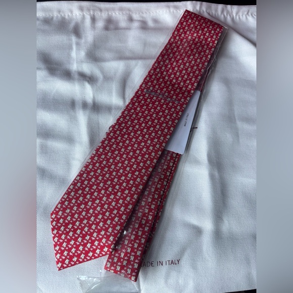 Salvatore Ferragamo Men Red Tie - Picture 1 of 2